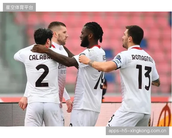 AC米兰边路的传切配合最终为门前带来回报