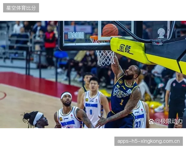 CBA球员在短时间内完成惊人得分爆发：突破极限，点燃赛场激情