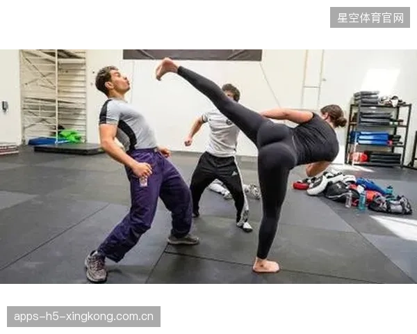 MMA技术体系化训练提升赛事观赏性——以科学方法激发格斗艺术的无限魅力