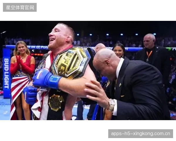 UFC大力摔震撼现场：场边观众尖叫震天的对决盛宴